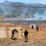 Bomberos de Masaya atienden quema de maleza en Coyotepe Quema de maleza detrás del cerro el Coyotepe en el municipio de Masaya