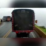 Conductor en Colombia casi desata una tragedia ¡VIDEO! Accidente registrado en una carretera de Colombia
