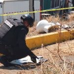 ¡Insólito! Trabajadora en México, se encontró una granada mientras barría Barredera se encuentra con una granada, mientras limpiaba la zona en México