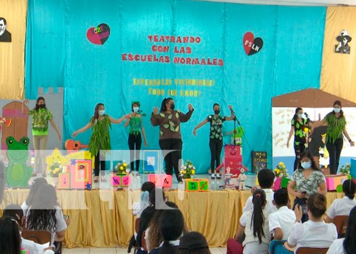 Futuros docentes adquieren competencias artísticas