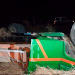 Un muerto y seis lesionados en vuelco de camión Un muerto y seis lesionados en vuelco de camión