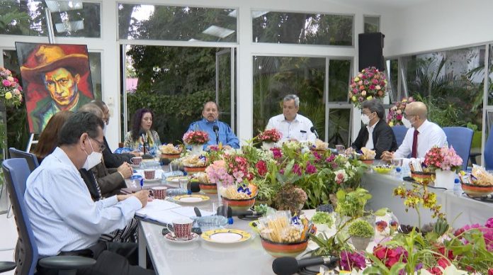 Presidente de Nicaragua sostiene encuentro con su homólogo del BCIE