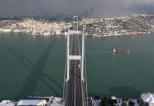 Turquía cierra el tráfico en el Bósforo tras el hallazgo de una mina procedente de Ucrania