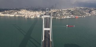 Turquía cierra el tráfico en el Bósforo tras el hallazgo de una mina procedente de Ucrania
