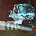 Fuerte impacto de camión contra poste eléctrico en Ctra. Río Blanco-Mulukukú Aparatoso accidente de tránsito en Río Blanco