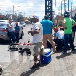 Por esquivar taxi caen motociclista y acompañante en una vía de Managua Accidente de tránsito en sector del Conchita Palacios, Managua
