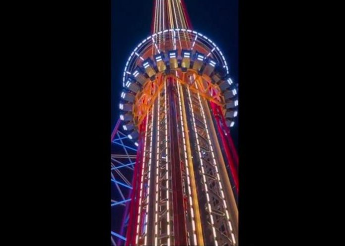 Adolescente muere al caer de un juego mecánico en parque de Florida