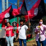 Ofrenda floral por la Cruzada Nacional de Alfabetización