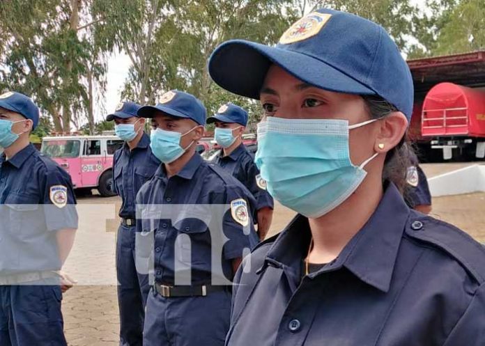 Nuevos bomberos que se preparan para servir a Nicaragua