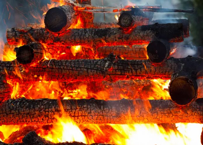 Escocia se disculpa por las mujeres ejecutadas por brujería