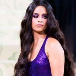 ¡Ups! Camila Cabello enseña por accidente uno de sus pechos en una entrevista