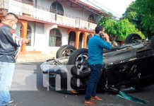 «Casi la hace parir»: Tremendo susto de embarazada en Managua Vuelco de camioneta en aparatoso accidente en Managua
