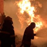 Decretan alerta roja tras incendio forestal que arrasó 20 casas en Chile Decretan alerta roja tras incendio forestal que arrasó 20 casas en Chile
