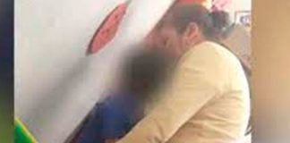 ¡Cruel! Maestra de Colombia obligó a niño a tragarse su propio vómito