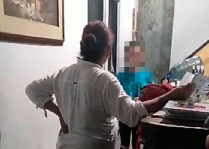 ¡Indignación! Abuela golpea a nieta por denunciar a su padre de violación