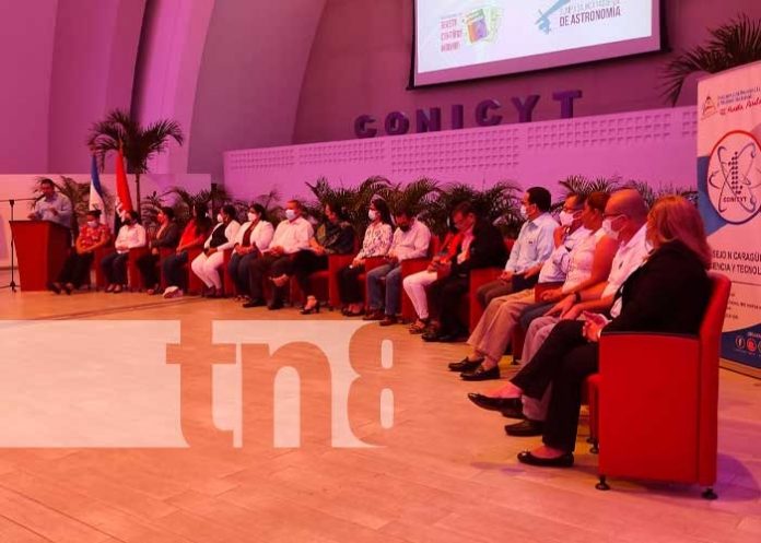 CONICYT lanza convocatorias científicas en homenaje al Día de la Mujer