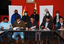 Maestros y Gobierno de Bolivia suscriben acuerdo que pone fin a protestas Maestros y Gobierno de Bolivia suscriben acuerdo que pone fin a protestas