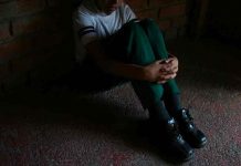 Mujer dominicana es acusada de violar a sus 3 hijos y grabarlos Mujer dominicana es acusada de violar a sus 3 hijos y grabarlos