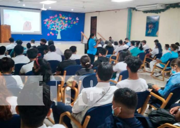 Conversatorio con estudiantes técnicos en Granada