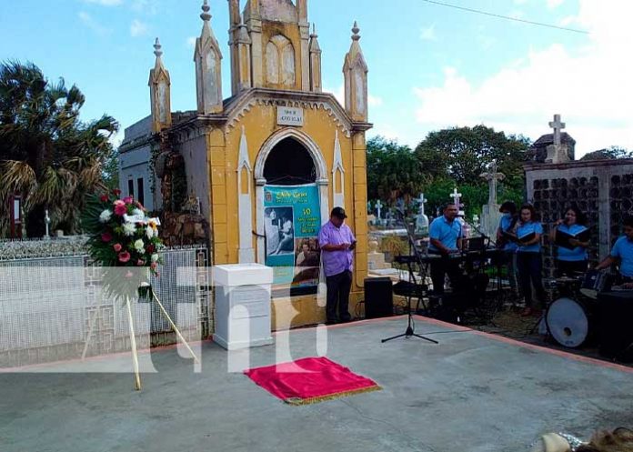 Homenaje al paso a la inmortalidad de la escultora Edith Gron