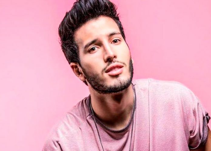 entrete1 ¡Qué sexy! Sebastián Yatra por poquito enseña el