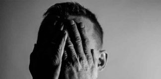Vende “cuadro maldito” porque solo le ha trajo desgracias a su vida