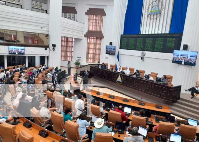 estrada-asamblea-1 Sesión en la Asamblea Nacional de Nicaragua