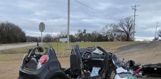 Accidente entre camión y un auto deja seis estudiantes muertos en Oklahoma