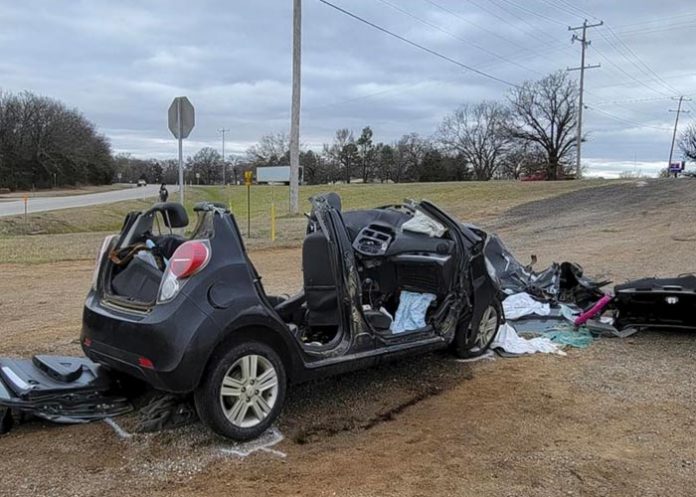 Accidente entre camión y un auto deja seis estudiantes muertos en Oklahoma