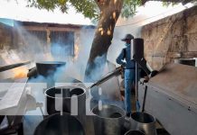 Trabajadores de la salud eliminan zancudos en Santa Ana Sur, Managua Fumigación y abatización en Managua