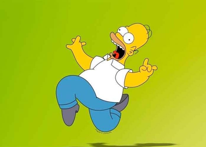 Se somete a procedimiento estético de labios y queda como “Homero Simpson”