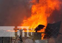 Grandes columnas de humo tras fuerte incendio en vivienda de Estelí Voraz incendio en una vivienda de Estelí