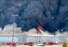 ¡Impresionante! Voraz Incendio consume almacén de Walmart en EE.UU. ¡Impresionante! Voraz Incendio consume almacén de Walmart en EE.UU.
