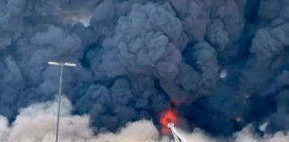 ¡Impresionante! Voraz Incendio consume almacén de Walmart en EE.UU.