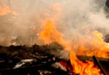 Más de 10 personas mueren en voraz incendio en una bodega en la India