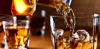 18 personas muertas por el consumo de alcohol adulterado en la India