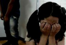 ¡Aterrador! Niña es violada por su abuelo, padre, tío y hermano en la India