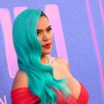 Karol G recibe premio “Rule Breaker” en gala de mujeres de Billboard
