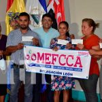 MEFCCA-León financia a pequeños negocios del sector rural Entrega de créditos para negocios rurales en León