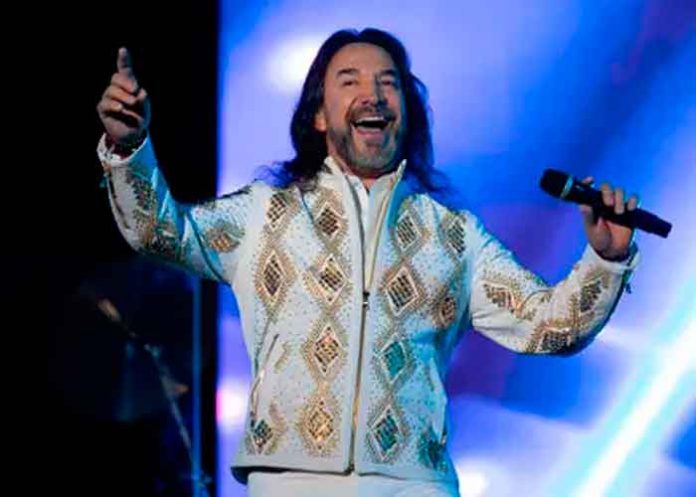 marco-antonio-solis- “Tesoro Azul” es el nuevo tequila que sacó a la venta Marco Antonio Solís