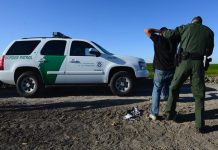 Migrantes hondureños detenidos en varios operativos en Texas