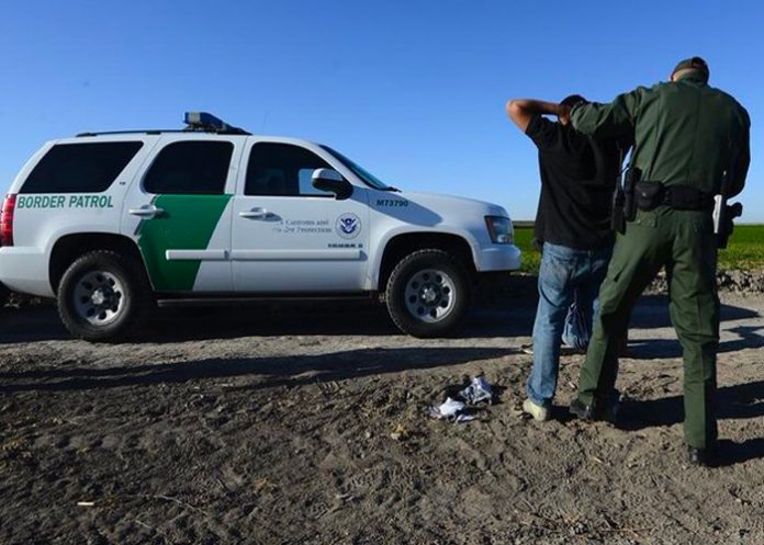 Migrantes hondureños detenidos en varios operativos en Texas