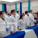 Médicos nicaragüenses se gradúan de diferentes especialidades Conjunto de médicos en Nicaragua con estudios para profesionalización
