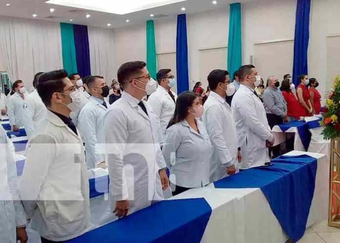 medico-medicina-11 Conjunto de médicos en Nicaragua con estudios para profesionalización