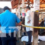 Extraña muerte de un joven en una parada de bus en Managua Investigación por muerte de joven en parada de bus en Metrocentro, Managua