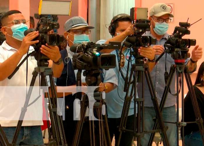 Vicepresidenta Rosario Murillo: 