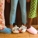 Dos menores de edad arrestadas por torturar y quemar a niña en una pijamada