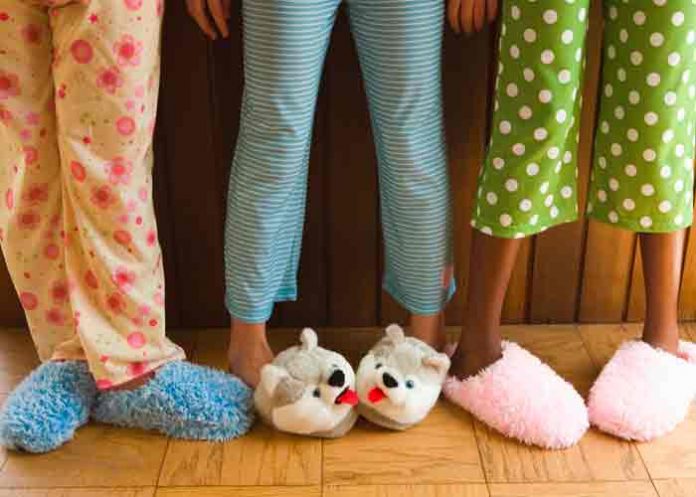 Dos menores de edad arrestadas por torturar y quemar a niña en una pijamada