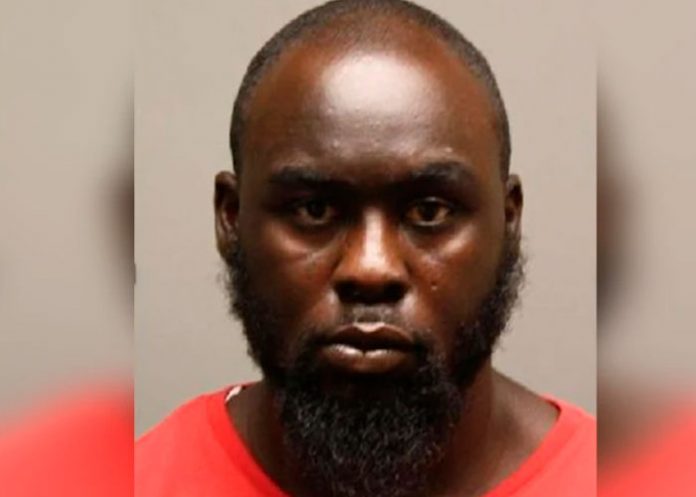 Torturó y asesinó a dos niños y una joven por publicación en Facebook