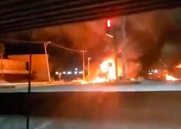 Balacera en Nuevo Laredo, México obligan a cerrar puentes con EE.UU